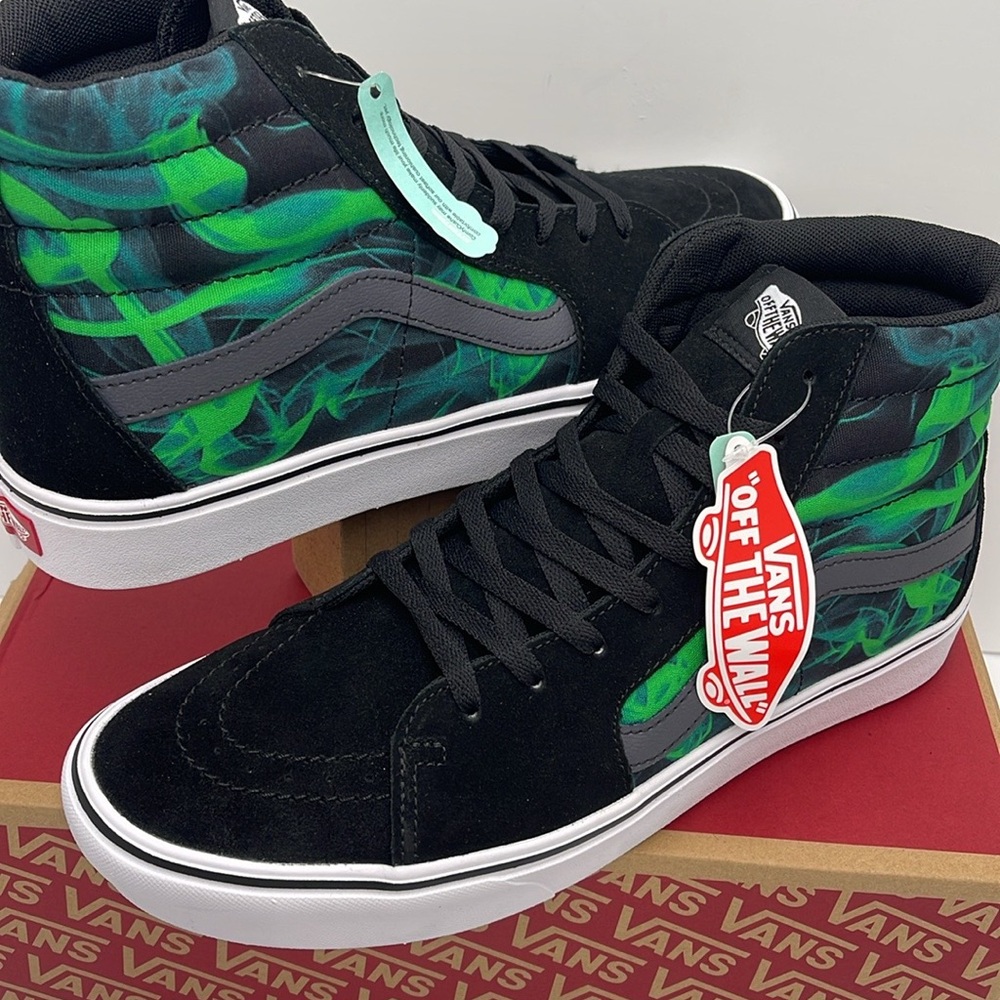 Vans WMNS Comfycush Sk8-After Dark Black/Green
VN0A7TNOYJ7
Sneakers - Picture 9 of 16
